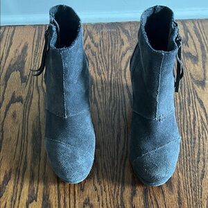 Like🎉TOMS Desert Wedge Dark Gray Suede Wedge Boots Size W7